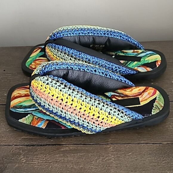 Farm Rio Black Banana Puffy Crochet Flip Flops NEW Size 8 - Picture 3 of 7